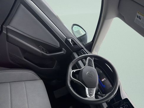 Used 2025 Volkswagen Jetta SE image 21