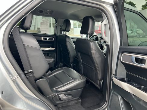 Used 2024 Ford Explorer XLT w/ Equipment Group 202A AWD/4WD image 11
