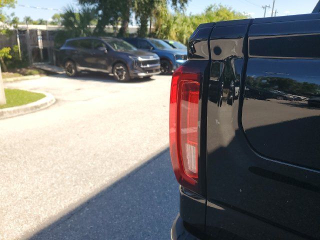 Used 2025 GMC Sierra 1500 SLT AWD/4WD image 7