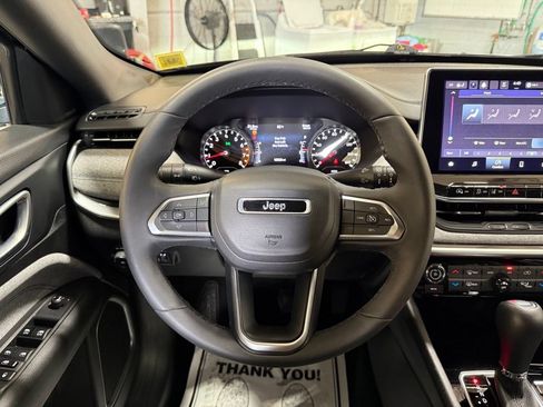 Used 2023 Jeep Compass Latitude w/ Convenience Group AWD/4WD image 8