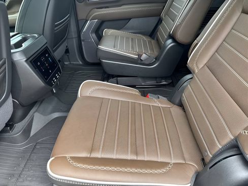 New 2026 GMC Yukon Denali Ultimate w/ LPO, Floor Liner Package AWD/4WD image 23