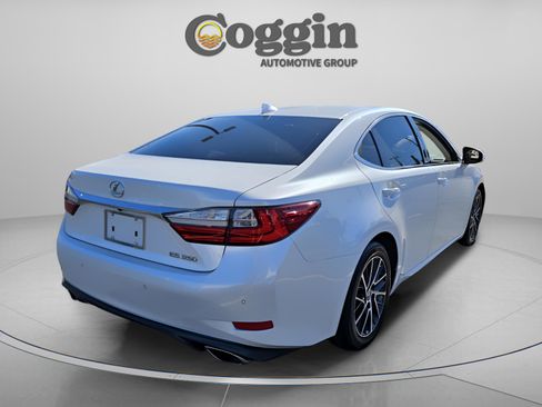 Used 2017 Lexus ES 350 w/ Luxury Package image 5