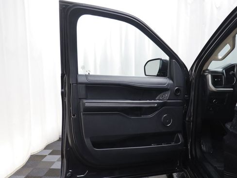 Used 2024 Ford Expedition Max XLT image 4