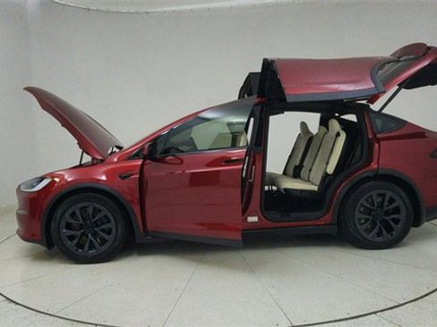 Used 2024 Tesla Model X image 82