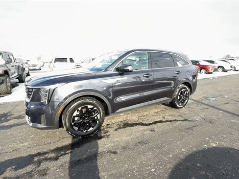 Used 2025 Kia Sorento S w/ Panoramic Sunroof Package image 4