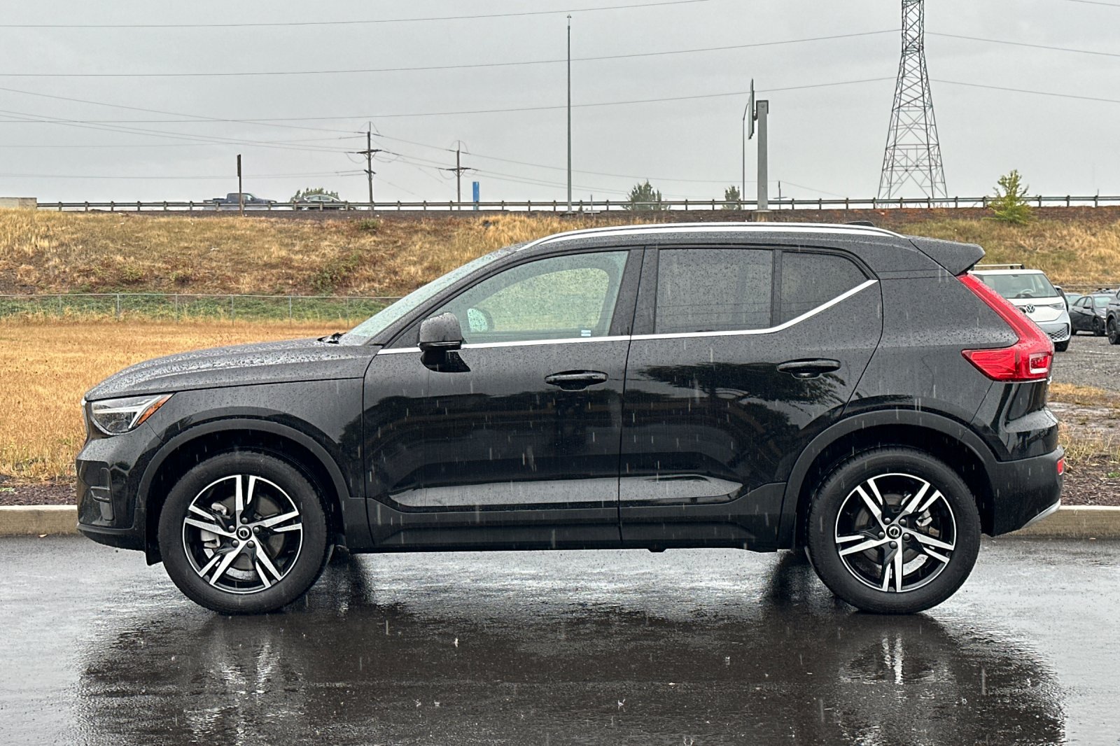 Used 2025 Volvo XC40 B5 Core AWD/4WD image 6