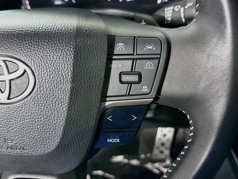 Used 2025 Toyota Camry SE w/ Convenience Package FWD image 15