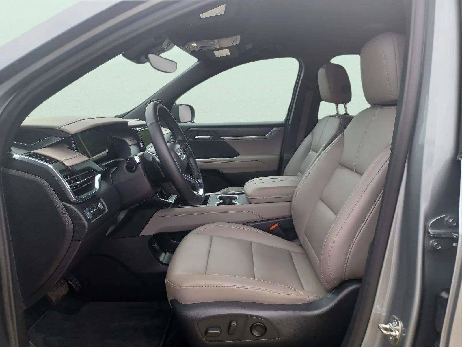 Used 2026 GMC Acadia AWD Elevation w/ Elevation Premium Package image 9