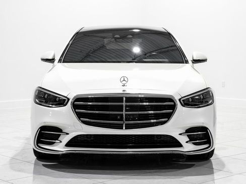Used 2022 Mercedes-Benz S 500 4MATIC w/ AMG Line Package image 2