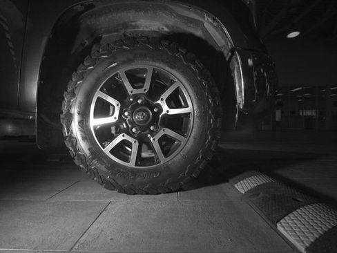 Used 2015 Toyota Tundra SR5 w/ TRD Off Road Package AWD/4WD image 8