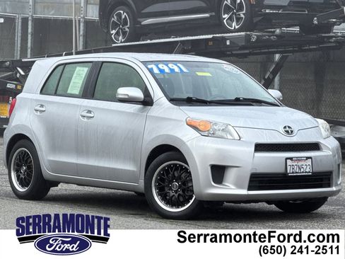 Used 2013 Scion xD image 1