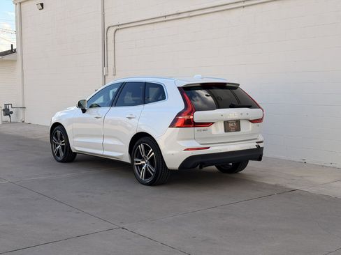 Used 2019 Volvo XC60 T5 Momentum w/ Multimedia Package image 6