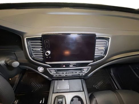 Used 2025 Honda Ridgeline TrailSport image 8