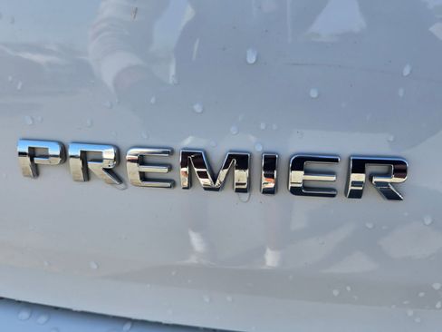 Used 2021 Chevrolet Traverse Premier w/ LPO, Floor Liner Package FWD image 36