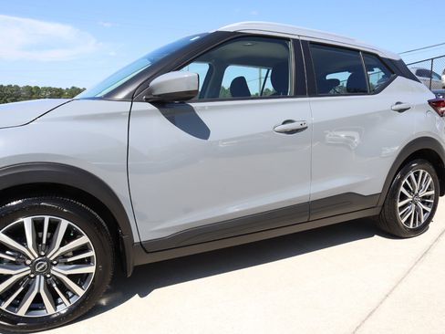 Used 2024 Nissan Kicks SV image 32