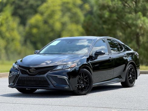 Used 2023 Toyota Camry SE w/ Cold Weather Package FWD image 8