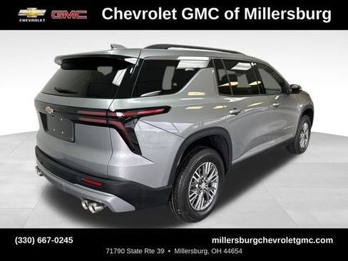 Used 2025 Chevrolet Traverse LT FWD image 4