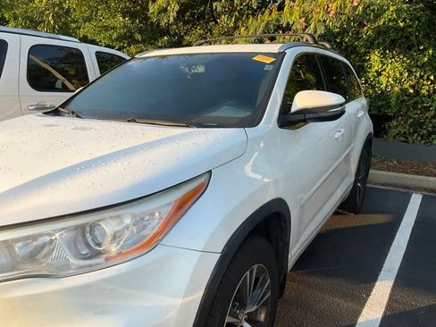 Used 2016 Toyota Highlander XLE AWD/4WD image 10