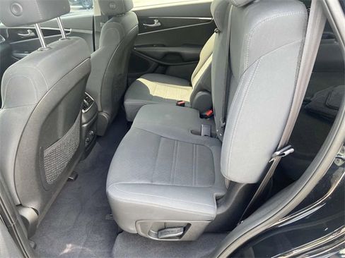 Used 2020 Kia Sorento S image 10