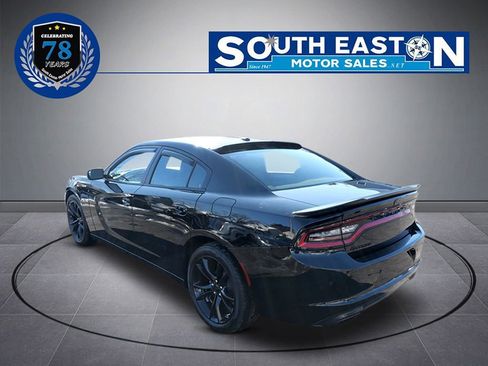 Used 2022 Dodge Charger SXT w/ Blacktop Package image 5