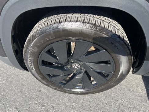 Used 2025 Volkswagen Atlas Cross Sport SE image 12