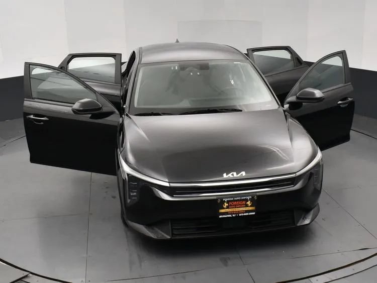 Used 2025 Kia K4 FWD image 10