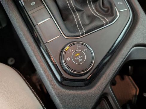 Used 2025 Volkswagen Taos SE image 24