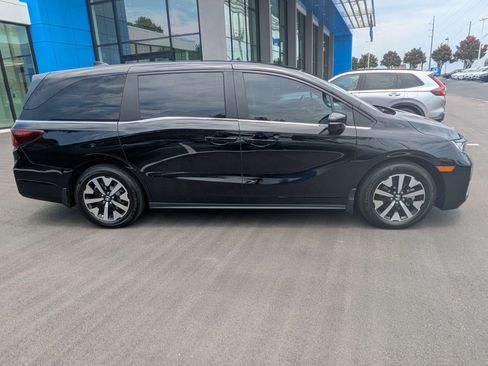 Certified 2026 Honda Odyssey EX-L image 3