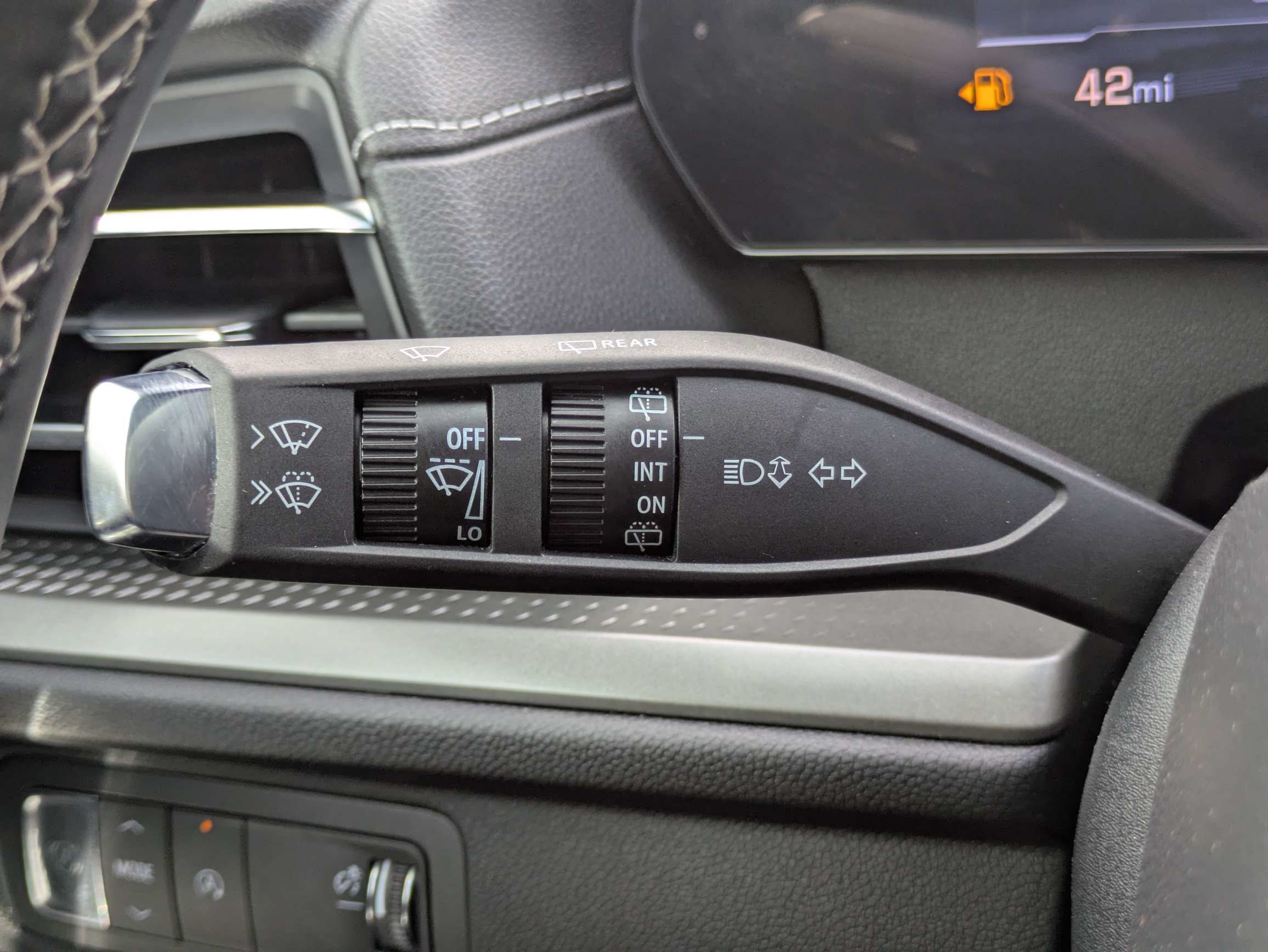 Used 2025 Chevrolet Traverse LT FWD image 20