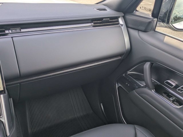 New 2027 Land Rover Range Rover Long Wheelbase SE AWD/4WD image 16
