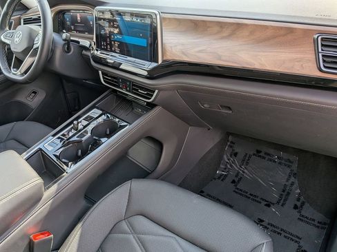Used 2025 Volkswagen Atlas SE FWD image 29