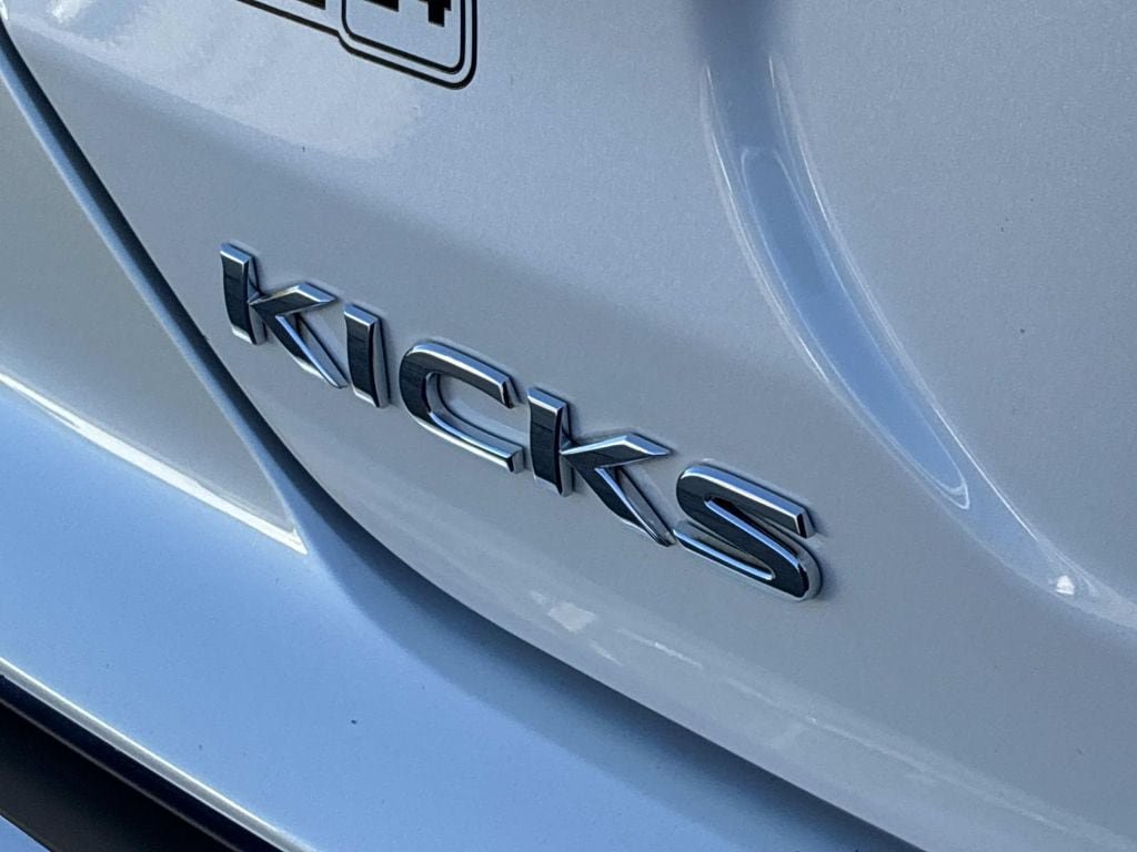 Certified 2023 Nissan Kicks SR w/ SR Premium Package FWD image 13