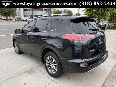 Used 2017 Toyota RAV4 XLE AWD/4WD image 5