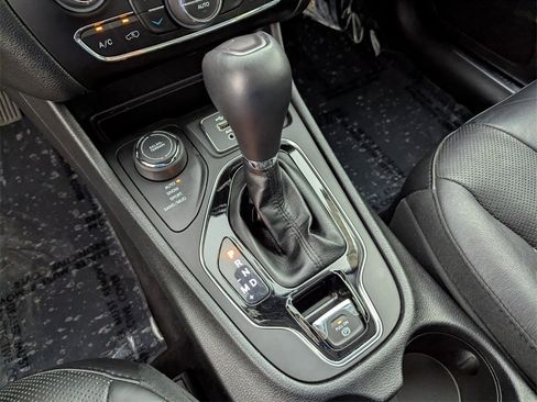 Used 2020 Jeep Cherokee Limited image 29