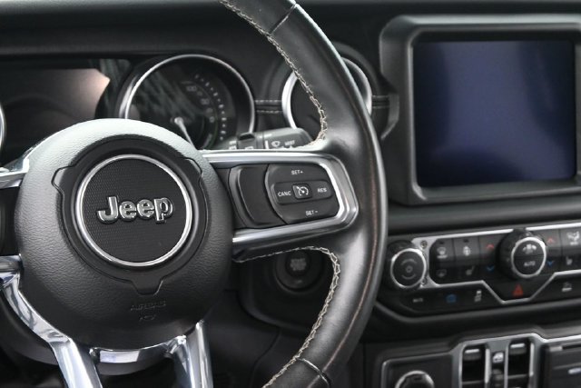 Used 2023 Jeep Wrangler Unlimited Sahara w/ Cold Weather Group AWD/4WD image 26
