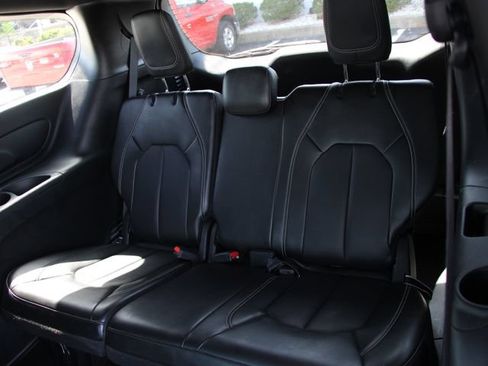 Used 2025 Chrysler Pacifica Select FWD image 27