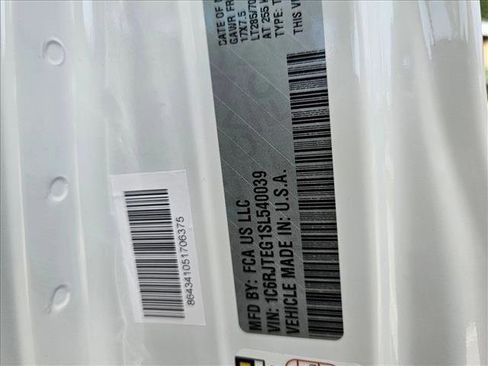 New 2025 Jeep Gladiator Mojave w/ Convenience Group image 16