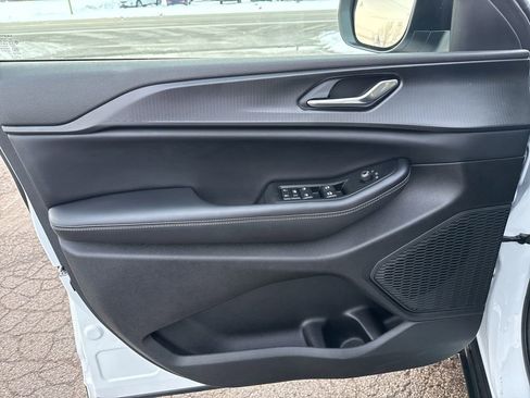 Used 2024 Jeep Grand Cherokee Laredo X image 49