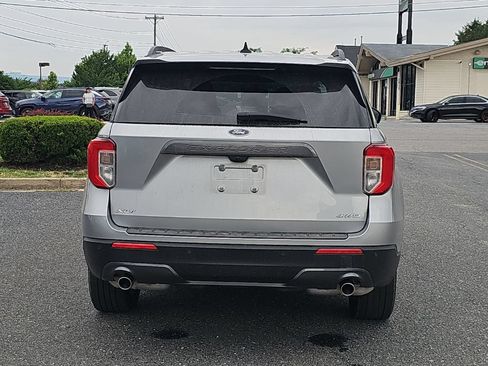 Used 2023 Ford Explorer XLT w/ Equipment Group 202A AWD/4WD image 14