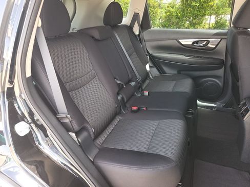 Certified 2018 Nissan Rogue SV w/ Premium Package FWD image 15