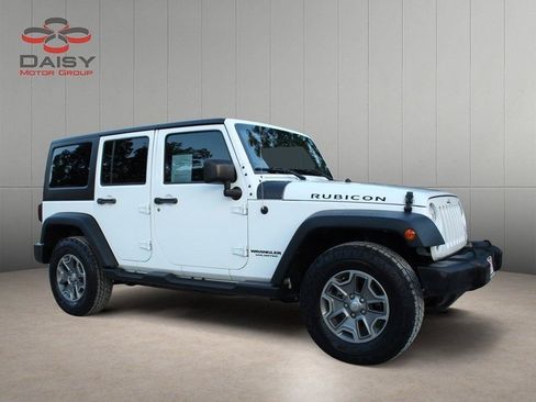 Used 2017 Jeep Wrangler Unlimited Rubicon w/ Connectivity Group AWD/4WD image 3