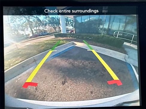 Used 2018 Chrysler Pacifica Touring-L image 14