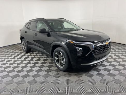 New 2026 Chevrolet Trax LT w/ Driver Confidence Package FWD image 6