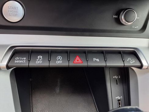 Used 2019 Audi Q3 2.0T Premium w/ Convenience Package image 24