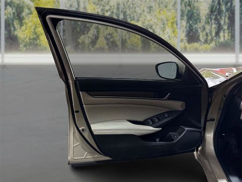 Used 2019 Honda Accord LX image 18