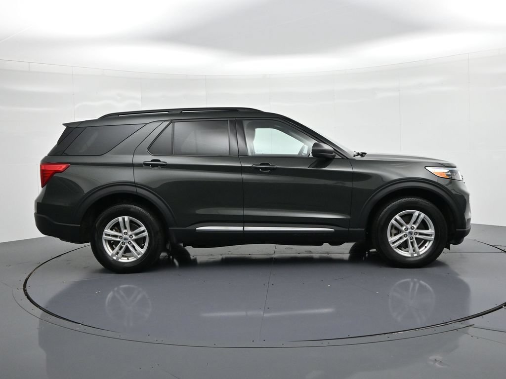 Used 2024 Ford Explorer XLT w/ Equipment Group 202A AWD/4WD image 5