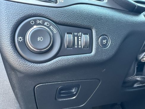 Used 2021 Jeep Cherokee Latitude Lux w/ Comfort/Convenience Group FWD image 16