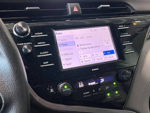 Used 2020 Toyota Camry LE FWD image 20