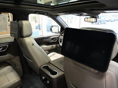 Used 2021 GMC Yukon XL SLT w/ SLT Premium Package image 21
