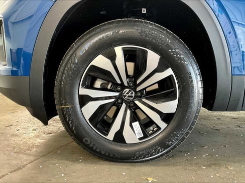 New 2025 Volkswagen Atlas Cross Sport SE image 14